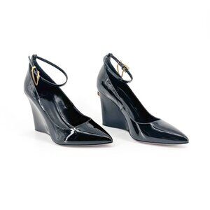 Valentino Garavani Ringstud Wedge Pumps Size 38.5 US 8.5 Pointed Black Patent
